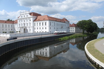 Fototapeta na wymiar Havel na Oranienburger Zamku