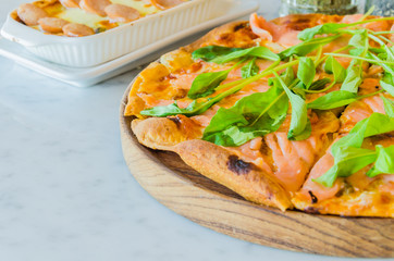 Pizza smoke salmon