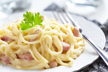 Pasta Carbonara with ham and cheese