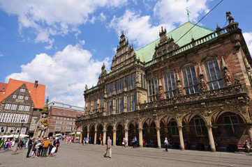 Obraz premium Historic town hall and old town of Bremen, Germany