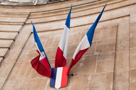 drapeaux entrée archives nationales de paris