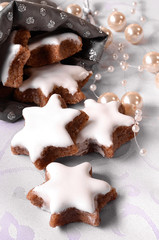 Zimtsterne mit Perlen