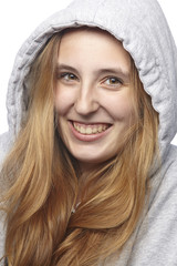 Obraz premium Junge Frau mit grauem Kapuzenpulli