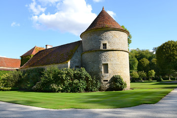 Fototapeta na wymiar Taubenhaus (Pigeonnier), Fontenay / Burgund