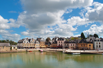 Fototapeta premium Auray harbor view, typical houses in Brittany, France