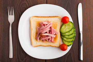 Toast with ham and vegetables