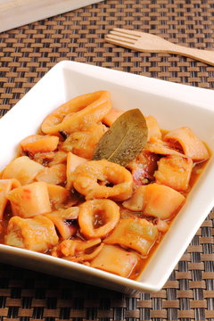 Calamar encebollado