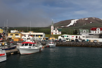 Fototapeta na wymiar Icelandic Seaport: Boats for fishing and for whale watching tour