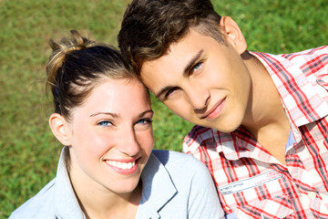 Obraz premium Happy beautiful couple smiling