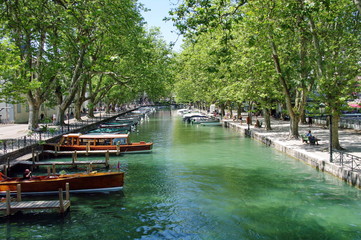 Obraz premium annecy -canal du thiou -haute -savoie