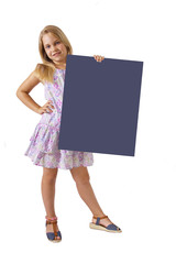 chica con cartel azul