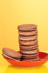 Chocolate cookies with creamy layer
