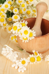 Obraz na płótnie Canvas Medicine chamomile flowers on wooden table