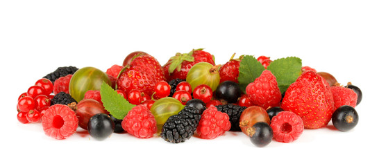 Obraz na płótnie Canvas Ripe berries isolated on white