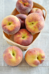 Aprikosen, Pfirsiche