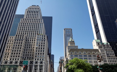Immeubles et ciel bleu, New York