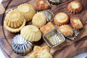 Small tart shells and baking pans