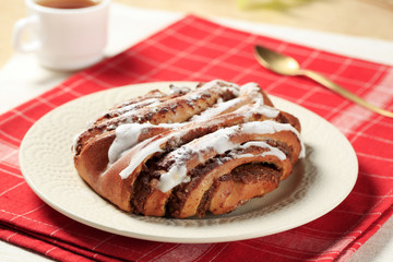 Cinnamon-walnut roll