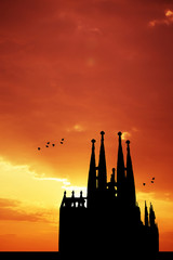Obraz premium Sagrada Familia at sunset