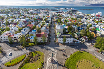 Reykjavik with view on Leif Eriksson Statue, Iceland - obrazy, fototapety, plakaty
