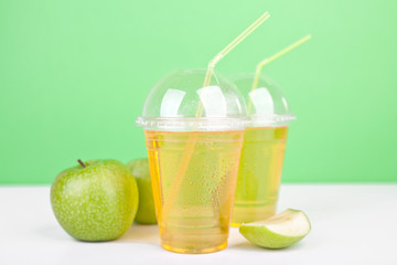 Becher mit Apfelschorle