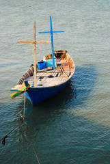 Obraz premium Wooden fishing boat at the pier