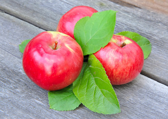 Fresh apples on the wooden bench