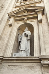 Fototapeta premium Statue of Saint Maroun, Saint Peter's Basilica