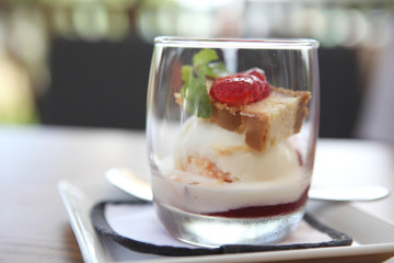 strawberry icecream with cheese cake