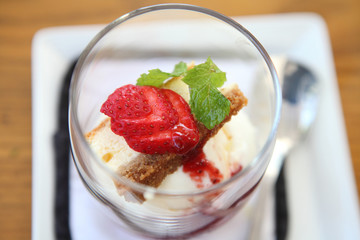 strawberry icecream with cheese cake