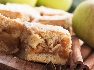 apple pie with cinnamon
