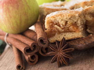 apple pie with cinnamon