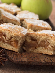 apple pie with cinnamon