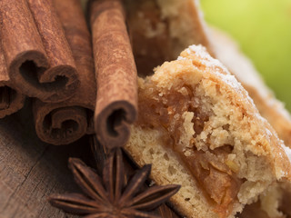apple pie with cinnamon