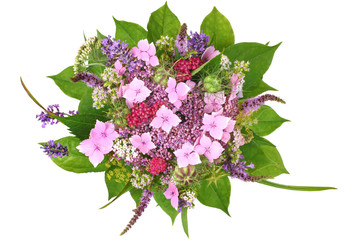 Strauß mit Hortensie und blühenden Kräutern © Marina Lohrbach