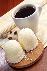 Marshmallows with coconuts