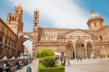 Fotobehang Palermo Palermo - Zuidportaal van de kathedraal of de Duomo en de westelijke torens