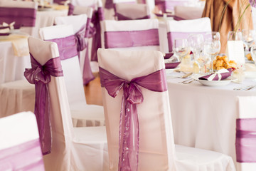 wedding chairs with ribbon
