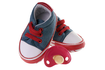 Babyschuhe und Schnuller