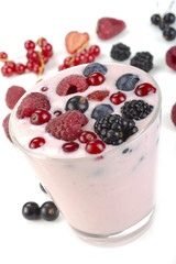 berry yogurt with berries