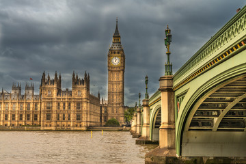 Fototapeta na wymiar Londyn. Wspaniały widok na Westminster Bridge z Big Ben i Ho
