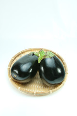 新鮮な丸茄子
