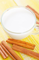 milk with cinnamon