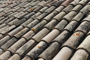 Toiture de type canal ou tige de botte