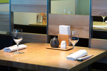 Naklejka premium Table with glasses in the cafe with cozy interior.