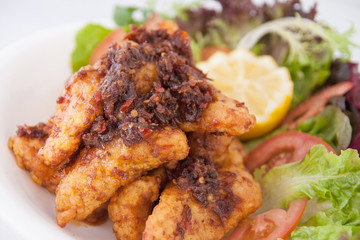 Fried fish with chilli sauce