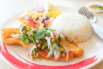 Fish crispy spicy with rice