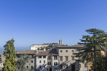 Fototapeta na wymiar Widok z dzielnicy miasta Umbrii Todi