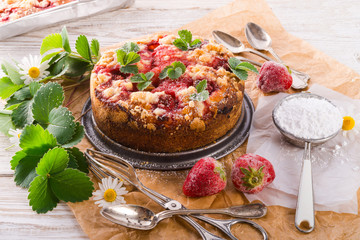  Strawberry buttermilk cake with pistachios