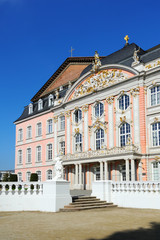 Fototapeta na wymiar South skrzydło Prince-elektorów Pałacu w Trewir, Niemcy